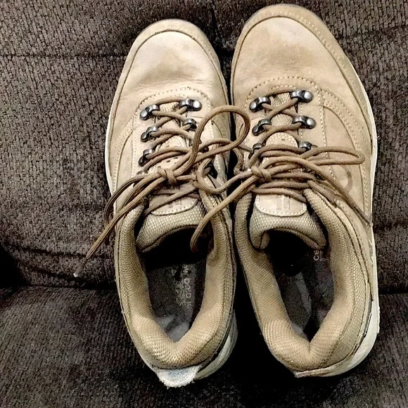 WATERPROOF New Balance Goretex shoes women 9 - Picture 2 of 15